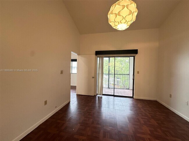 Building Photo - 2550 SW 18th Terrace