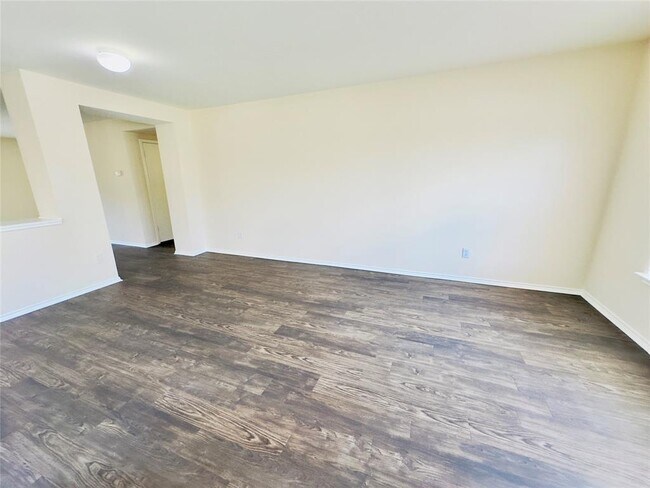 Building Photo - 1900 Grassland Dr