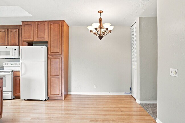 Building Photo - $1,945.95 with $300 Off the first month's rent, 2 Beds - 1 Bath, Single Family Home in Lakewood w...