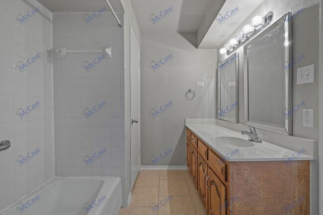 Building Photo - 213 Gregory Dr