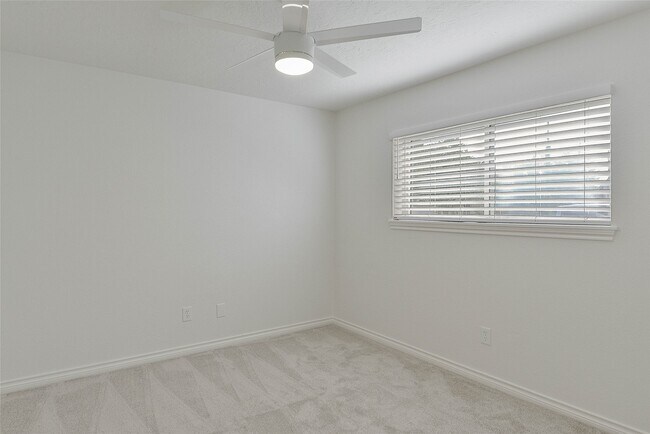 Building Photo - 3230 Golden Leaf Dr