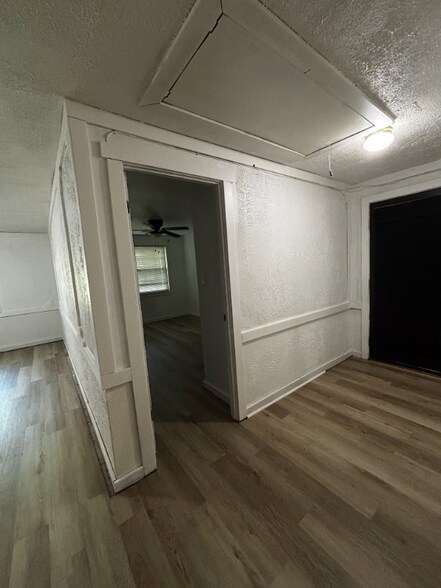 Building Photo - 1621 Debra Dr