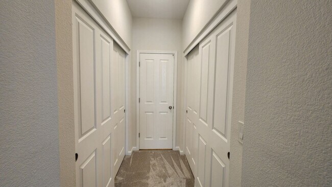 Building Photo - 840 Bronze Ln