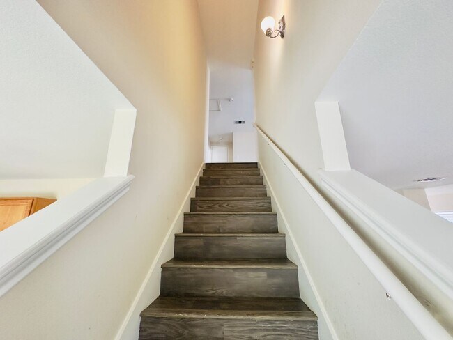 Building Photo - Spacious 4-Bedroom Home in Westwood – Lean...
