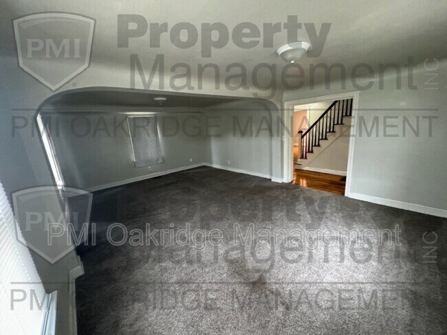 Building Photo - 906 Race Dr