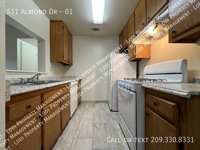 Building Photo - 511 Almond Dr