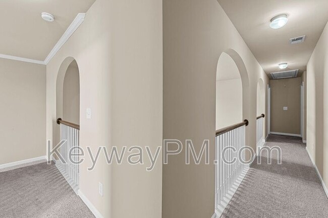 Building Photo - 456 Lory Ln