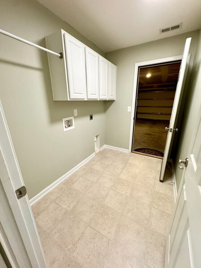 Building Photo - Like New 3 Bedroom & 2 Bath pond front home in Hillsborough! Enjoy the Community Pool, Playground...