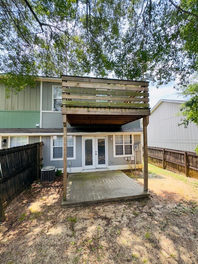 Building Photo - 142 Commons Dr