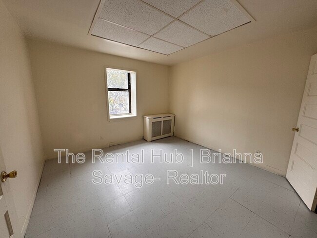 Primary Photo - 4 Van Cortlandt Park Ave