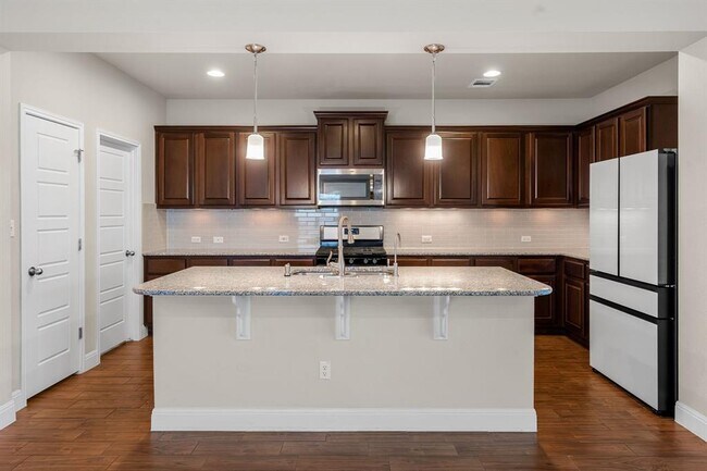 Building Photo - 1104 Chad Dr