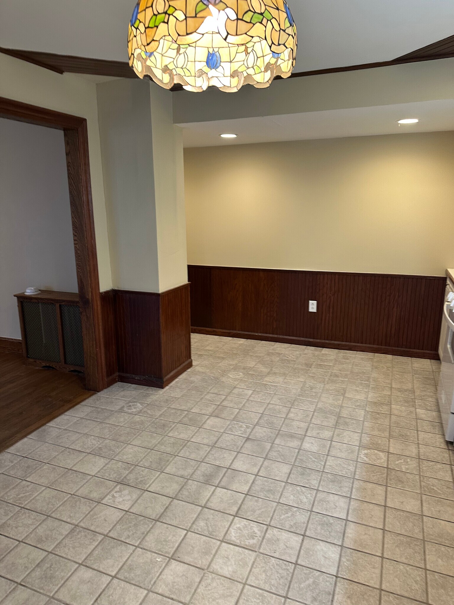 Building Photo - 529 Brook St