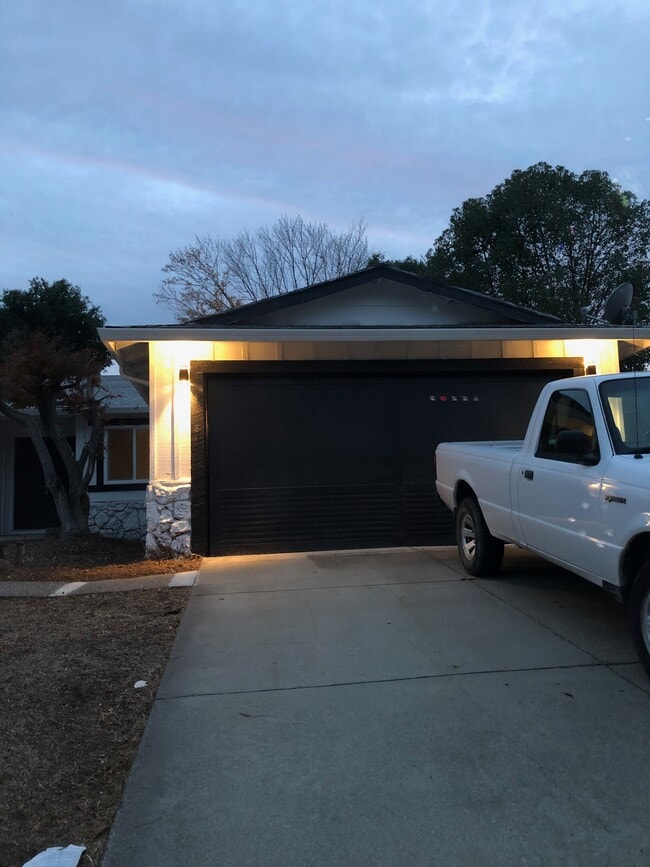 Building Photo - 948 Goldenleaf Way