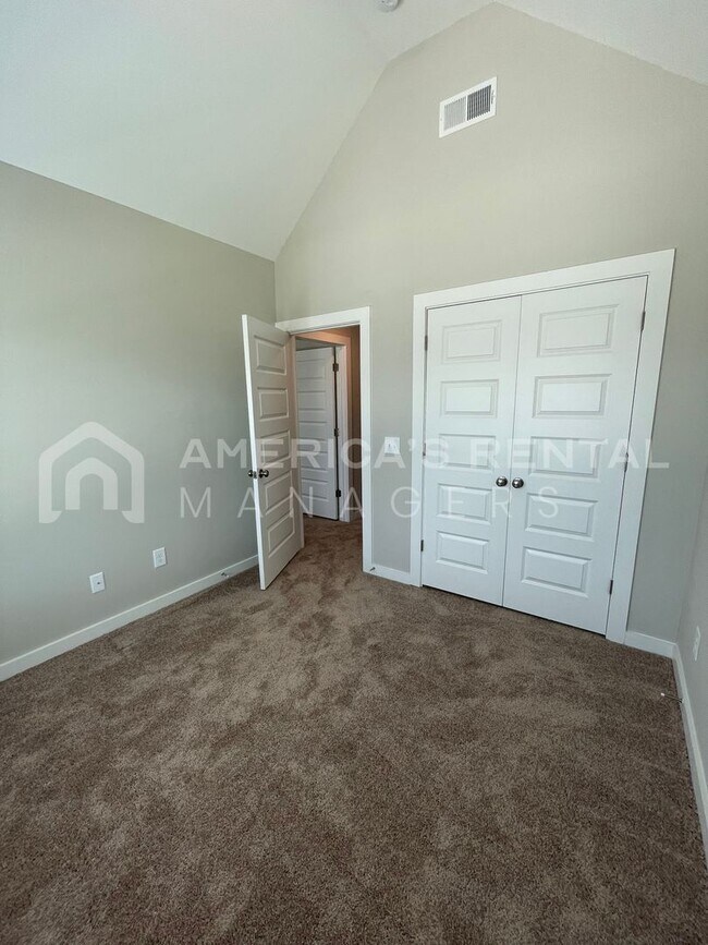 Building Photo - 321 Shiloh Creek Dr