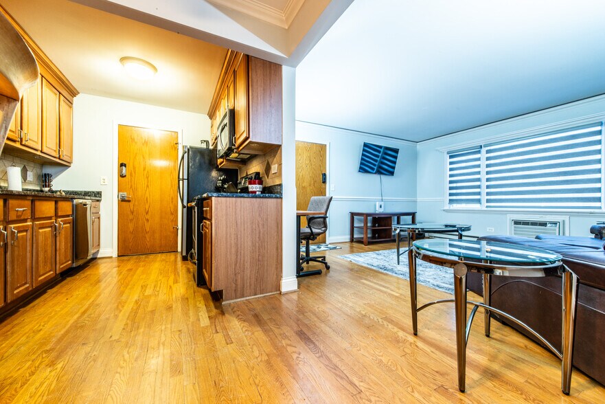 Building Photo - 5027 N East River Rd