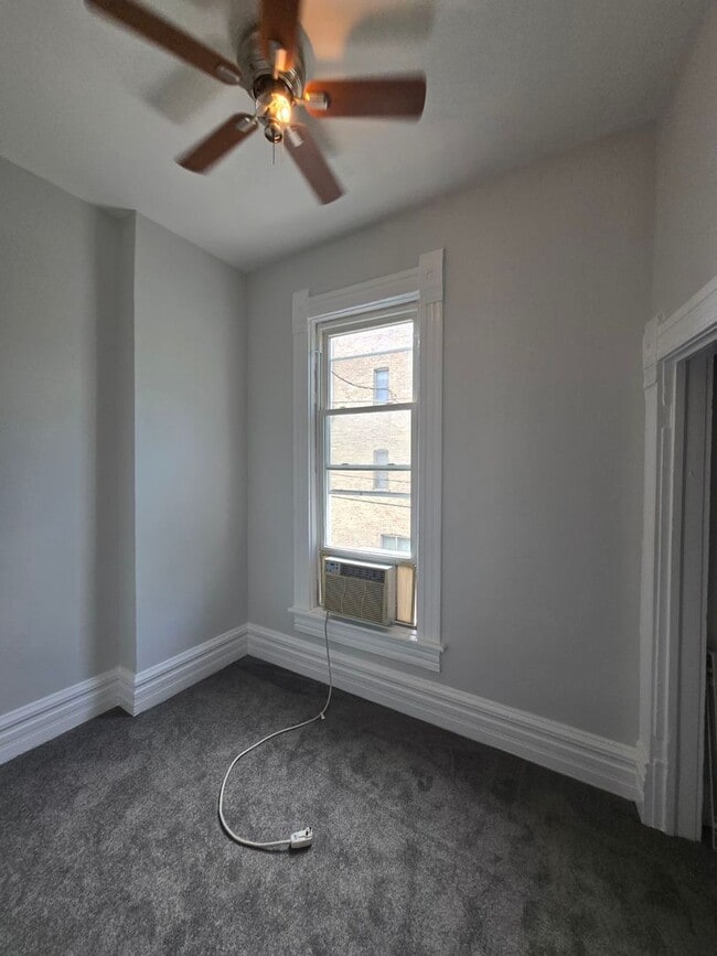 Building Photo - 4104 S Lake Park Ave
