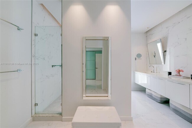 Building Photo - 475 Woodcrest Rd