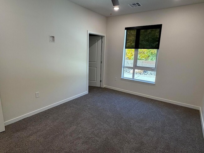 Building Photo - 983 W State St