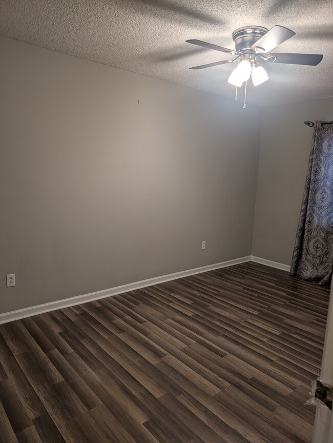 Building Photo - 627 Trevor St