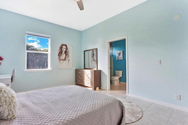 Building Photo - 16146 72nd Dr N