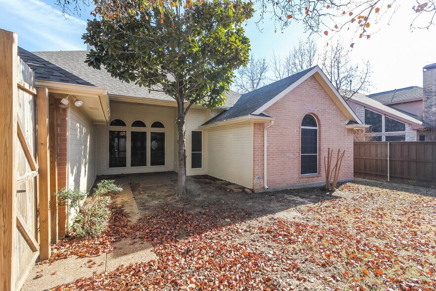 Building Photo - 317 N Fountain Gate Dr