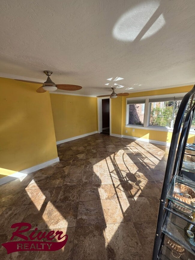 Building Photo - Brick home in Augusta!