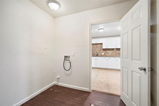 Building Photo - 5951 Belmark St