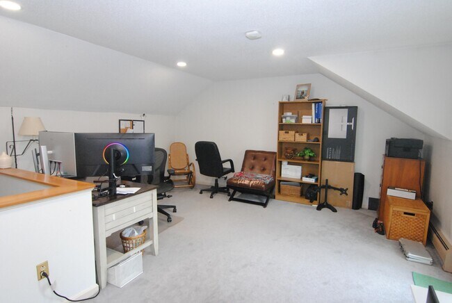 Building Photo - 7 Meadowview Cir