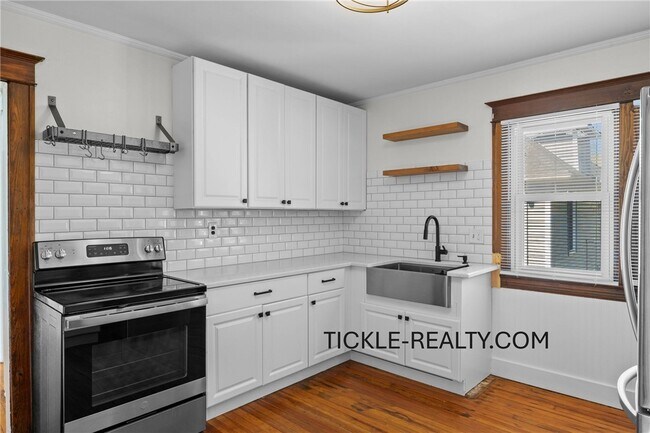 Building Photo - 15-17-17 Roosevelt St