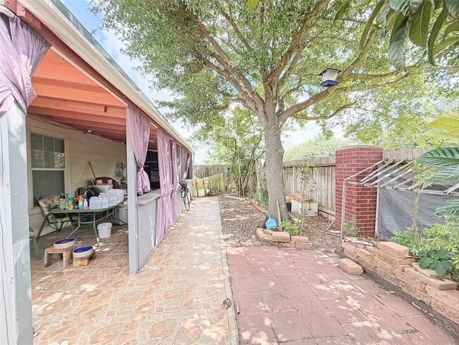 Building Photo - 10111 San Ignacio