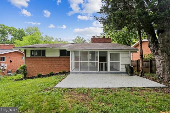 Building Photo - 901 Kenbrook Dr