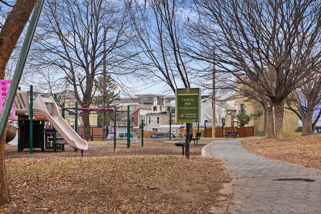 Building Photo - 2022 E Baltimore St