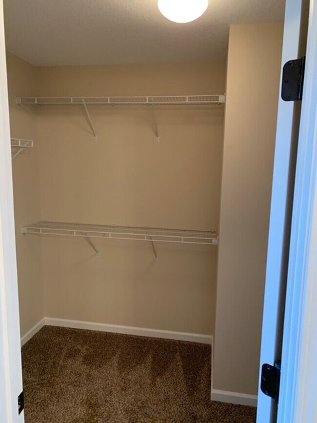 Building Photo - Maryville 37804 - 3 Bedroom, 2.5 Bath Home...