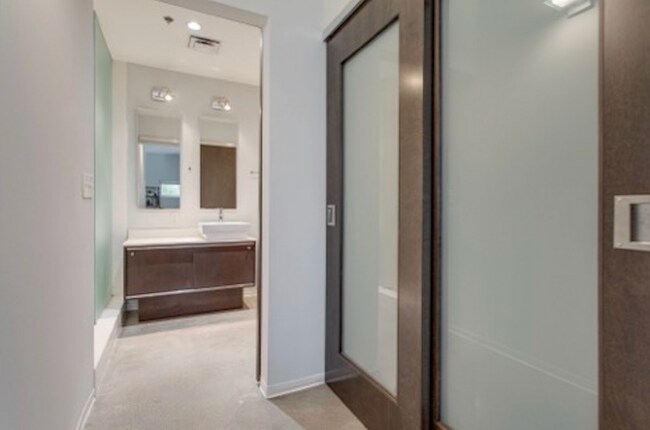 Building Photo - 2115 Yeaman Pl