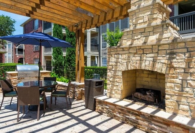 Building Photo - 8787 Woodway Dr
