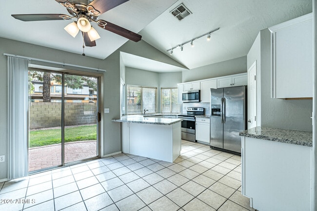 Building Photo - 4641 E Towne Ln