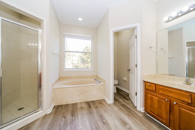 Building Photo - 731 E Red House Branch Rd