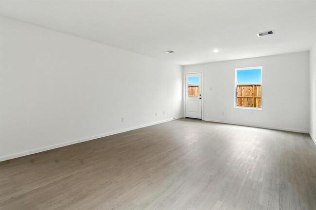 Building Photo - 18210 Via Aurelia Dr