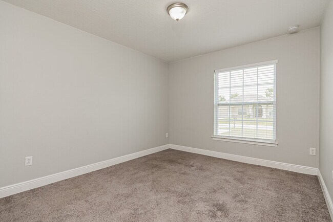 Building Photo - 437 Britten Dr