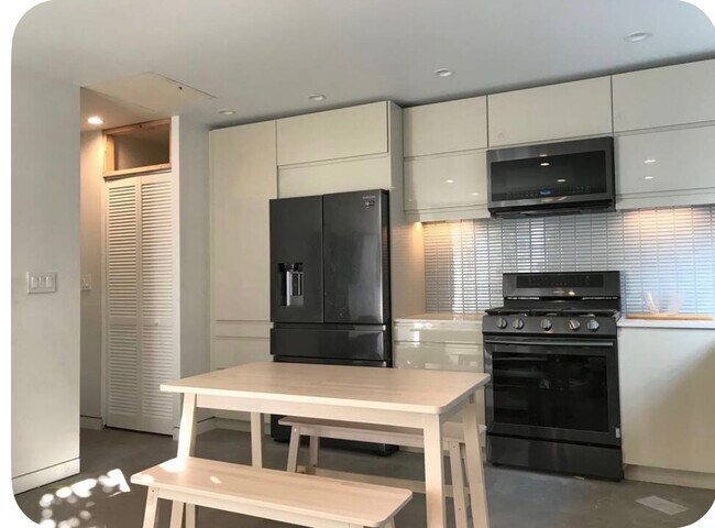 Building Photo - Pirtle