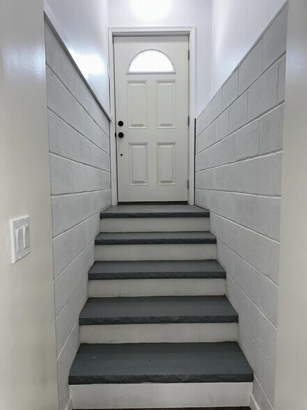 Building Photo - 220 Lafayette Ave