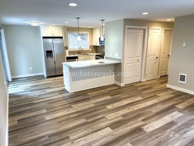 Building Photo - 119 SE Sweetbriar Ln