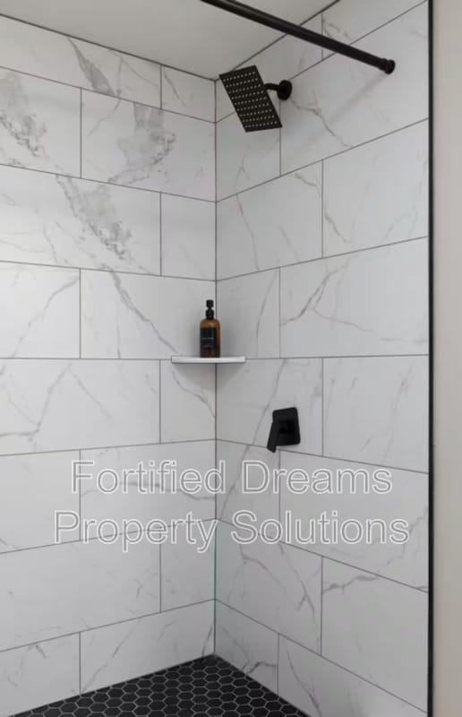 Building Photo - 913 Hutton St