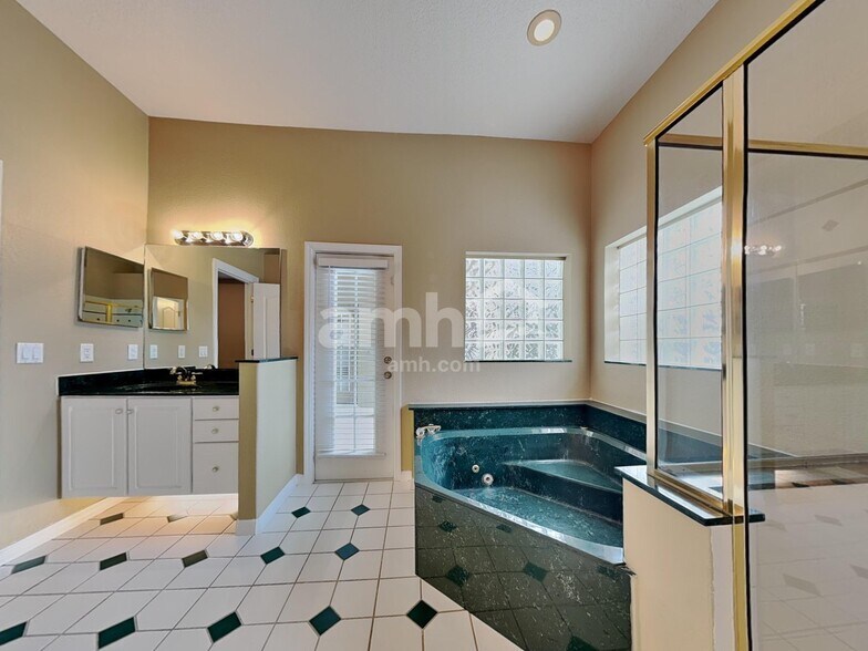 Building Photo - 1591 Crawford Dr