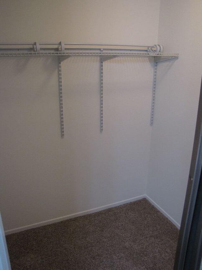 Building Photo - Beautifully upgraded condo in the fantasti...