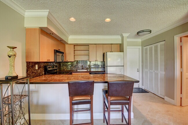 Building Photo - 620 Greensward Ln