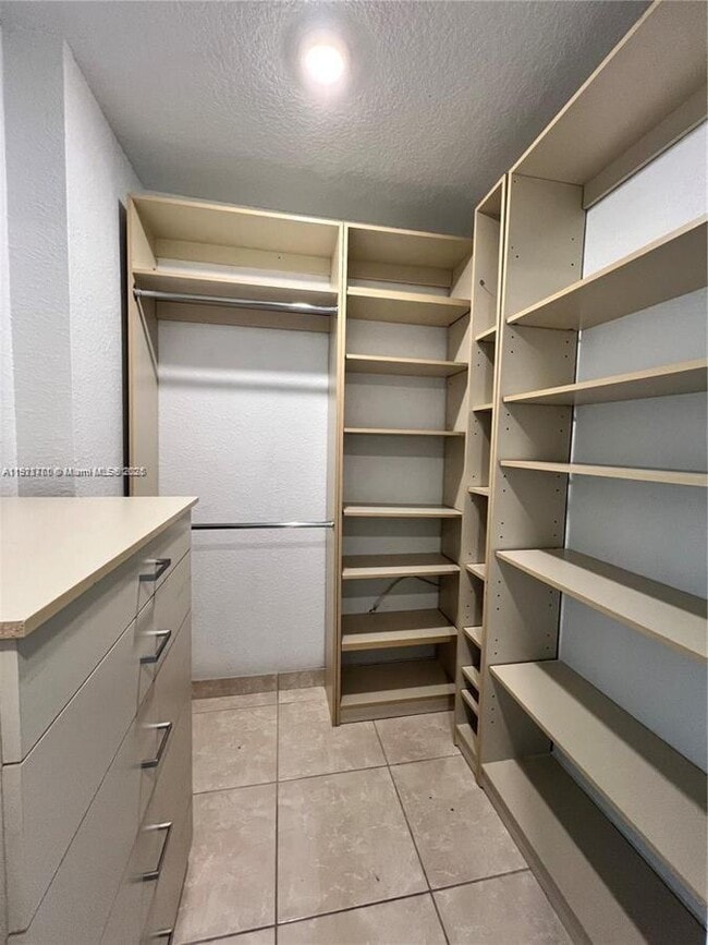 Building Photo - 7125 Bay Dr