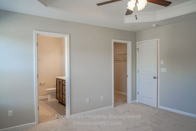 Building Photo - Modern 3-Story Townhome with Entry-Level Bonus Room, Back Deck & Garage , Community Pool in North...
