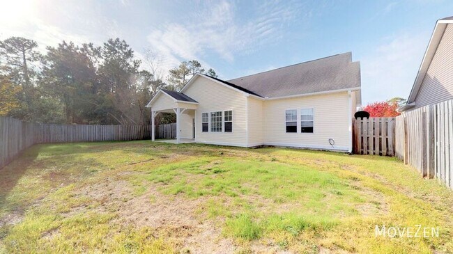 Building Photo - 4705 Pineview Dr