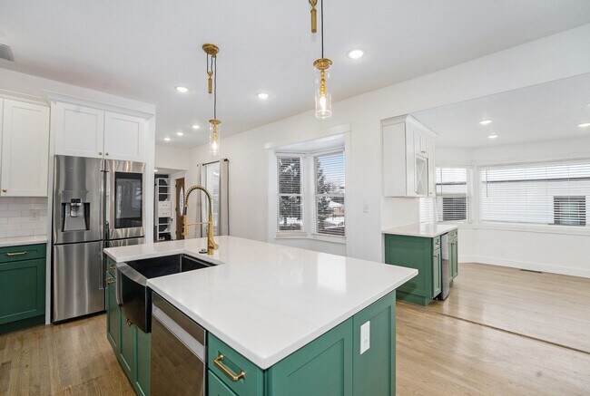 Building Photo - 4 Bed 2.5 Bath Available Now in Sloans Lake!